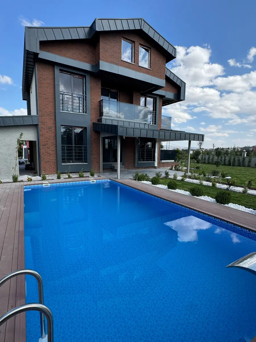 “Gölbaşı Villa Projesi: Tuğla Kanallı XPS ile Klinker Tuğla Kaplama Kartal Cephe”